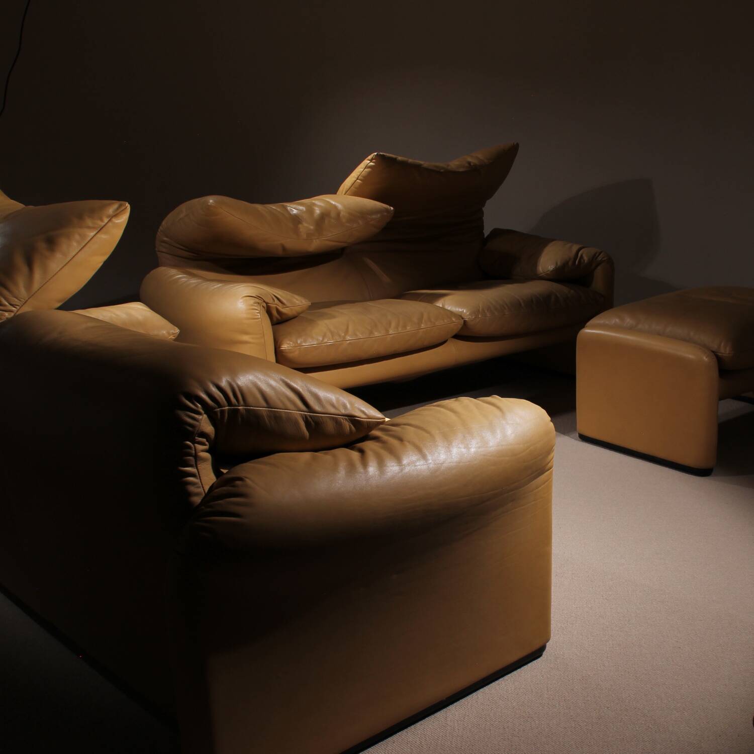 Leather Seating Group ‚Maralunga‘ by Vico Magistretti for Cassina