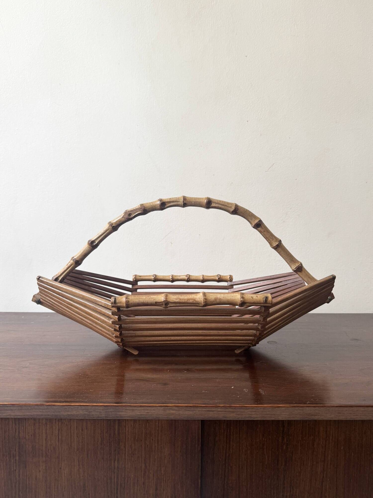 Basket / fruit bowl in wood and bamboo, France 1950