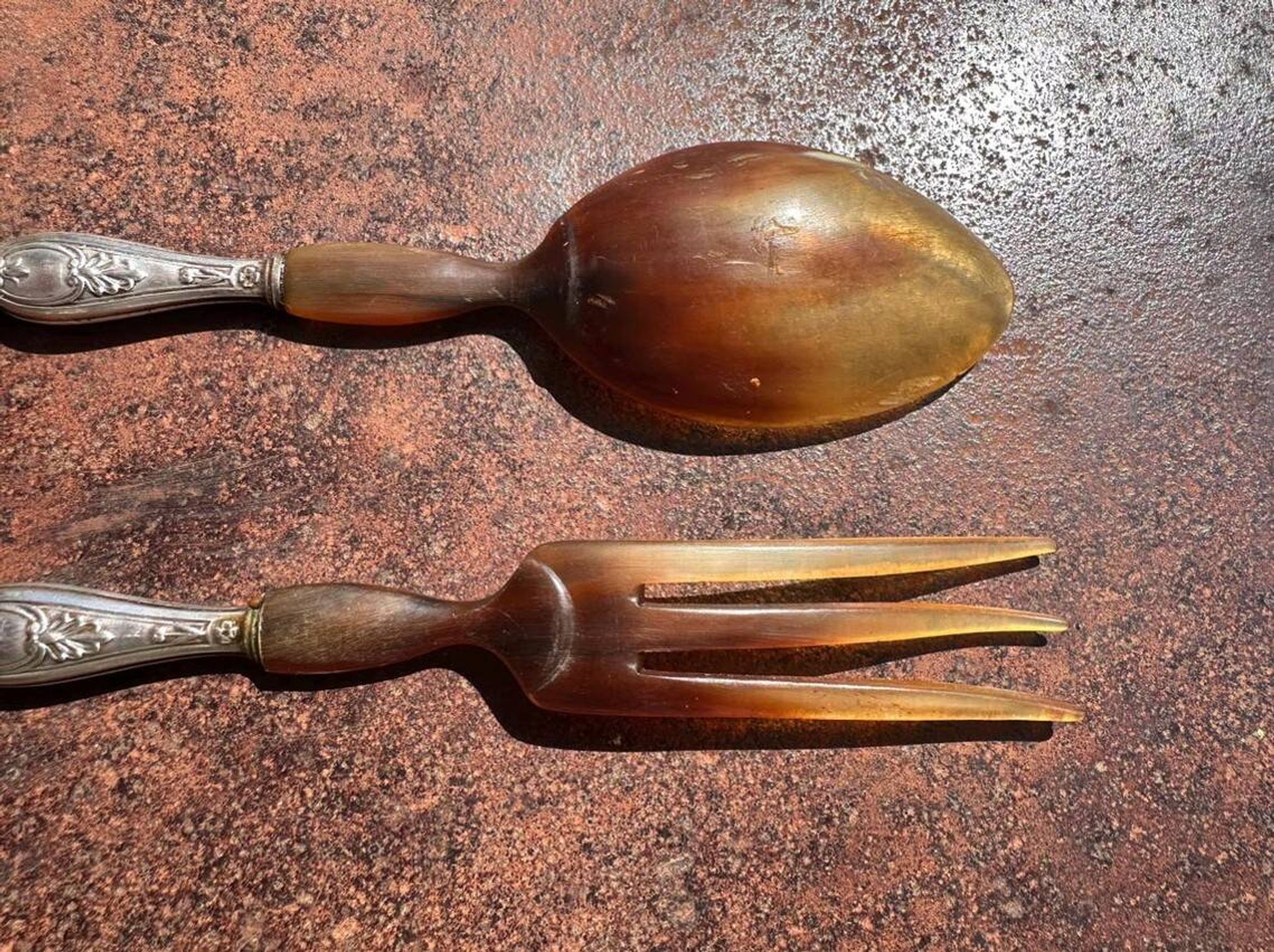 open to Salad Old in Horn and Silver-Plated Metal lined Swan Decor