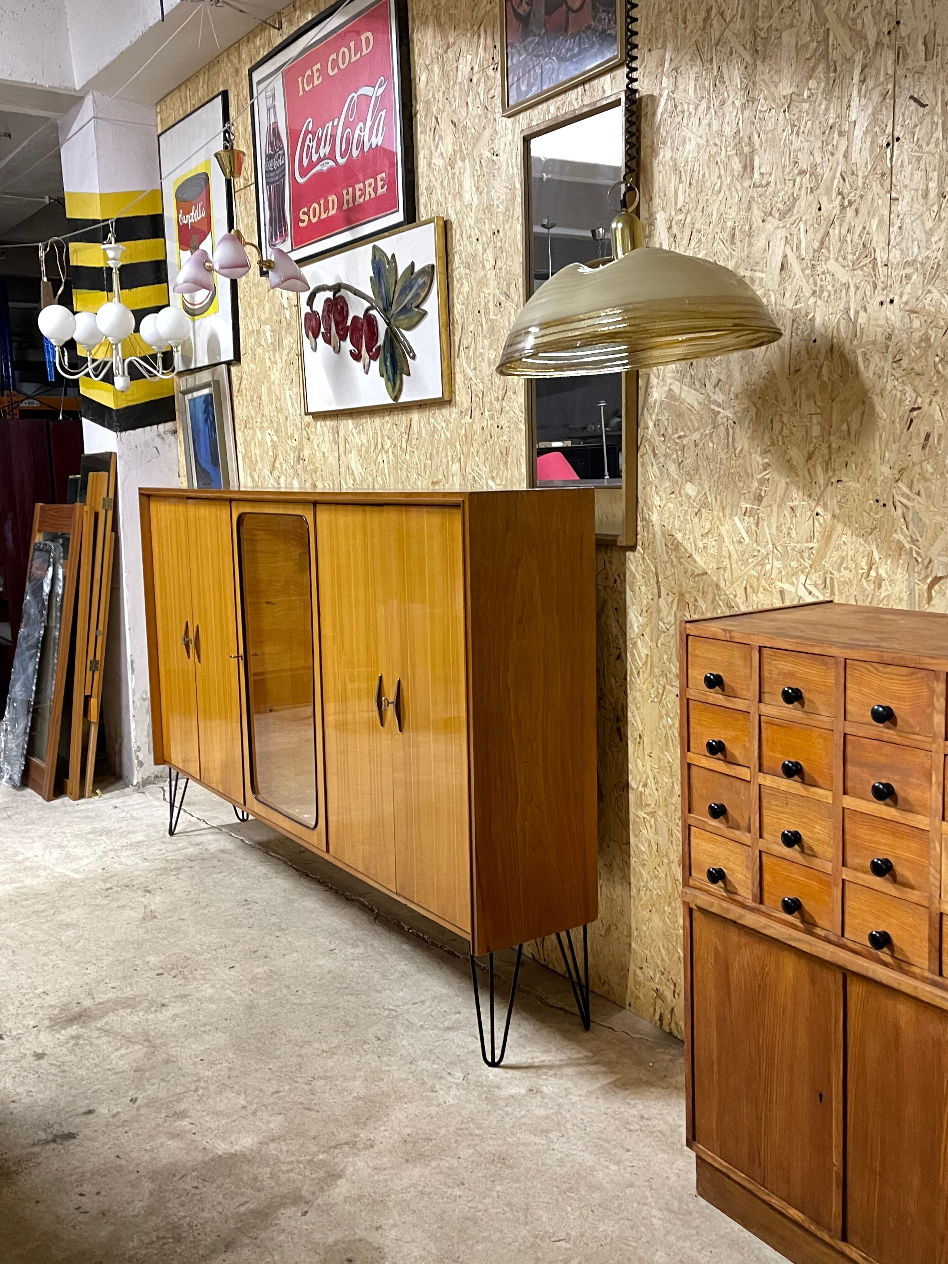 Bibliothèque sur les jambes vintage des années 60, années 1960