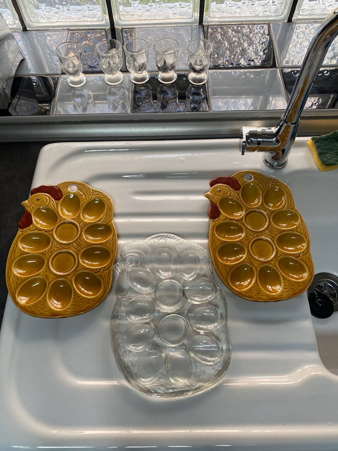 Coquetiers avec plateaux