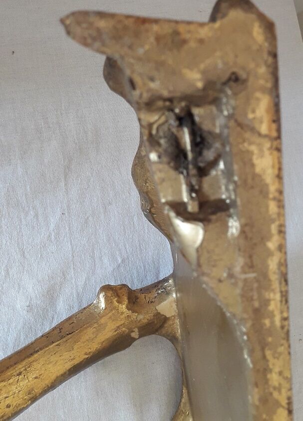 Wall shelf in gilded wood