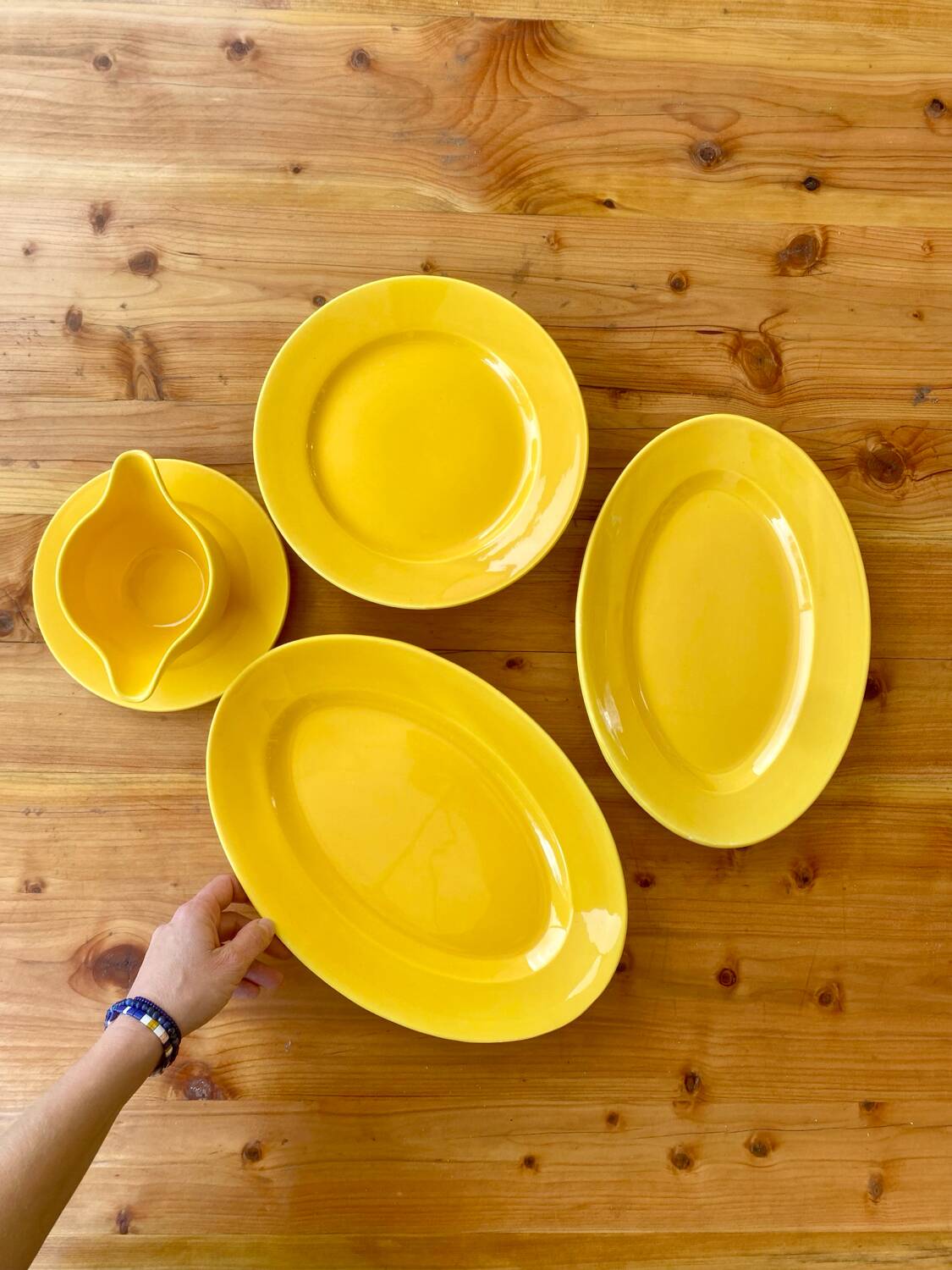Yellow dinner set
