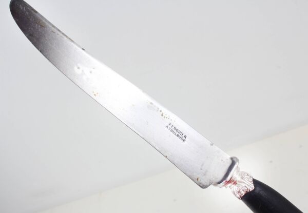 12 couteaux anciens, manche en ébène et lame carbone