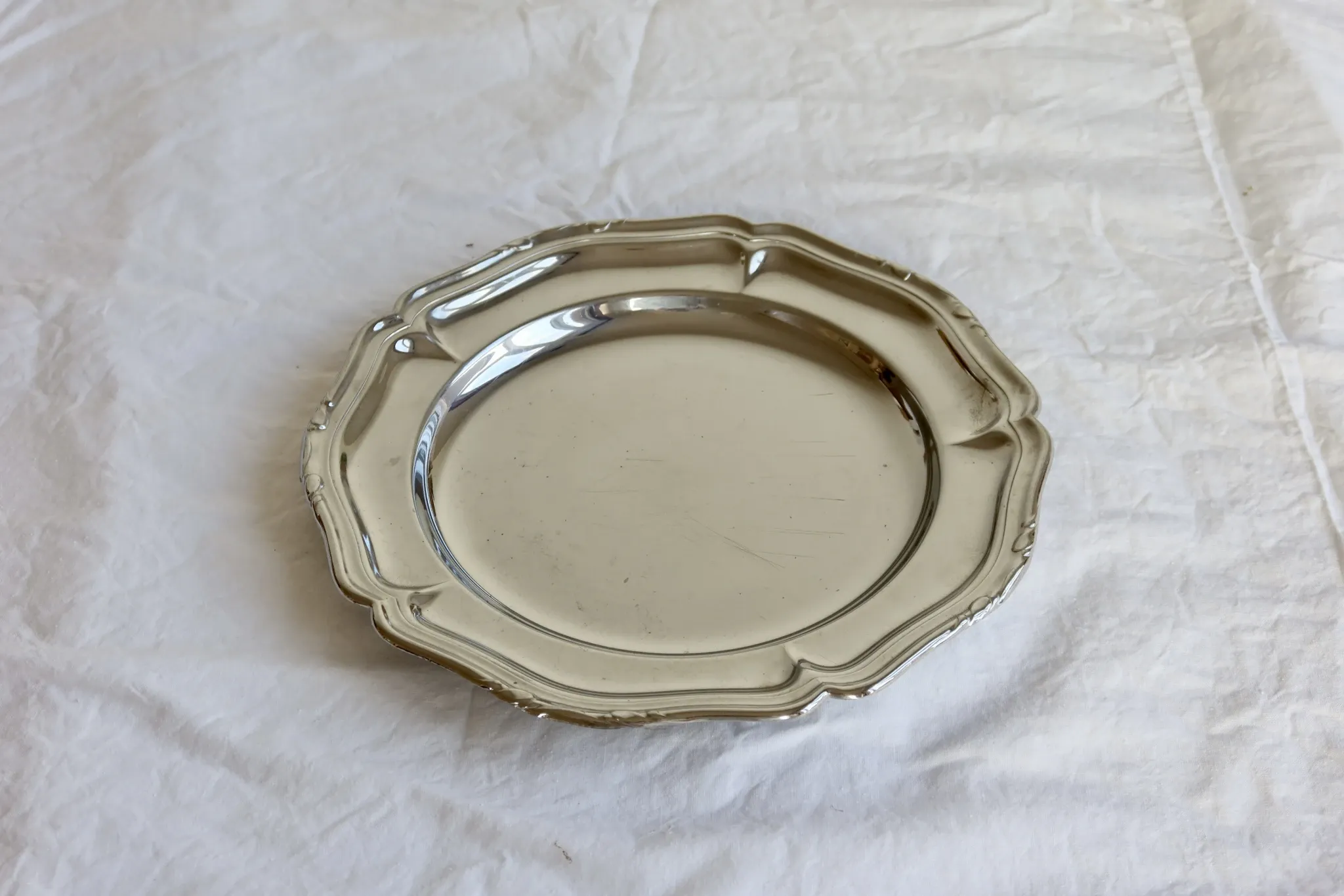 Coupelle ronde vintage en métal brillant