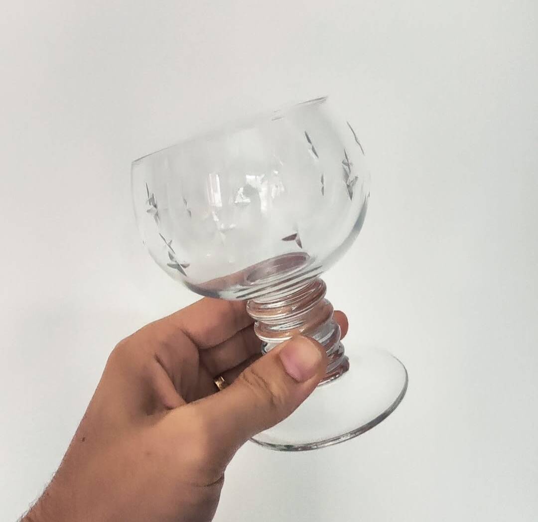 Set of 8 wine glasses