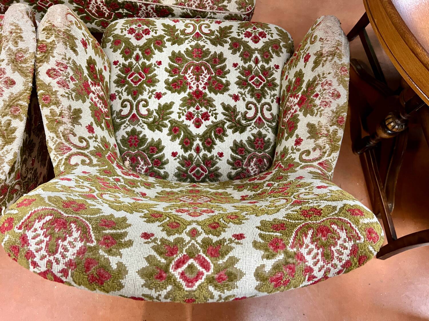 Fauteuils et canapé vintage pieds compas 1950 ancien motif floral