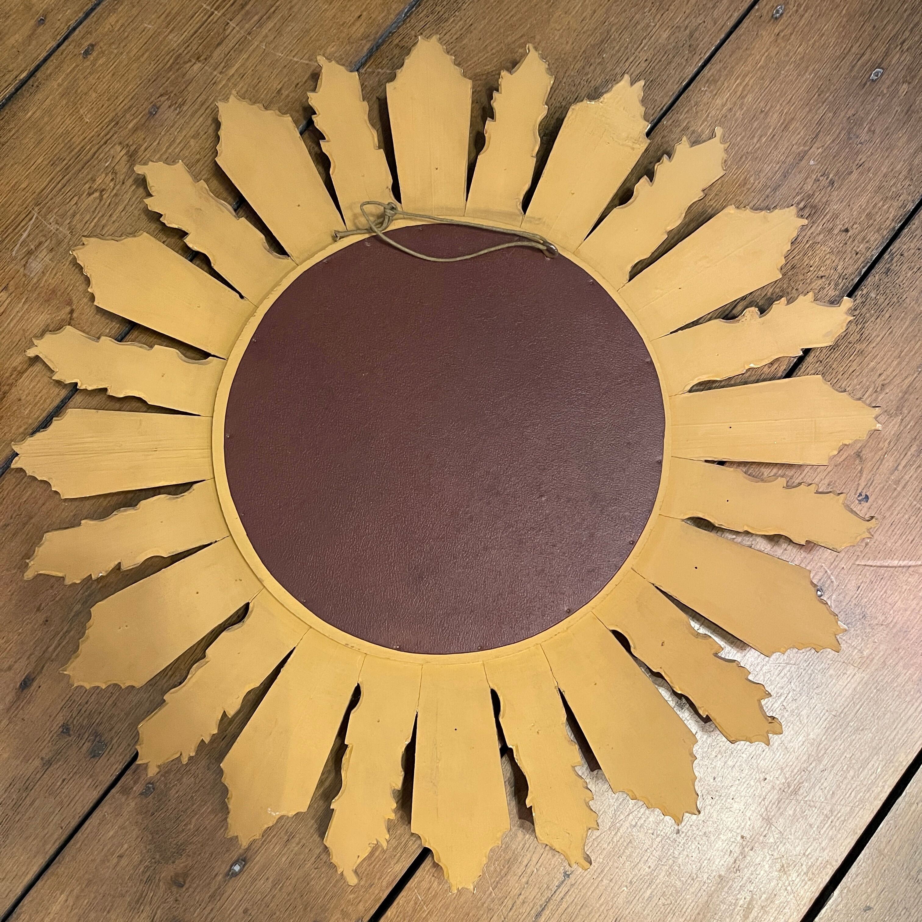 Miroir de sorcière, bois sculpté doré, ca 1950