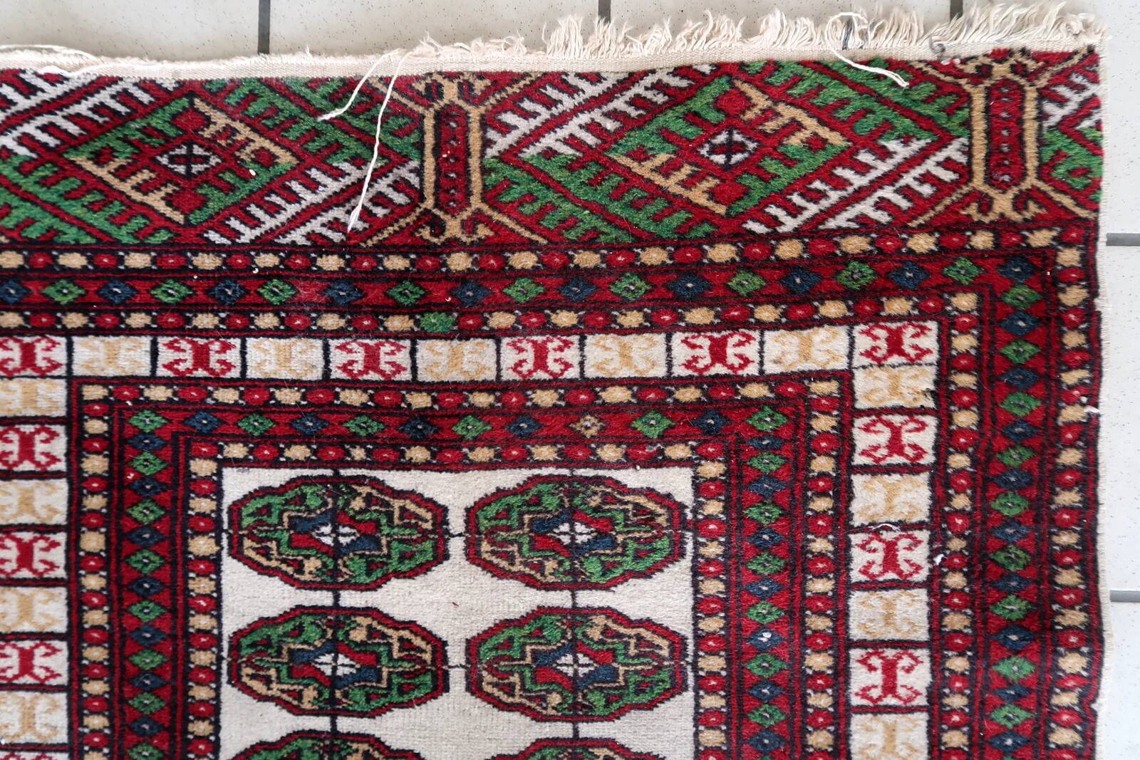 Handmade vintage Uzbek Bukhara rug 77cm x 128cm 1960s - 1С1175