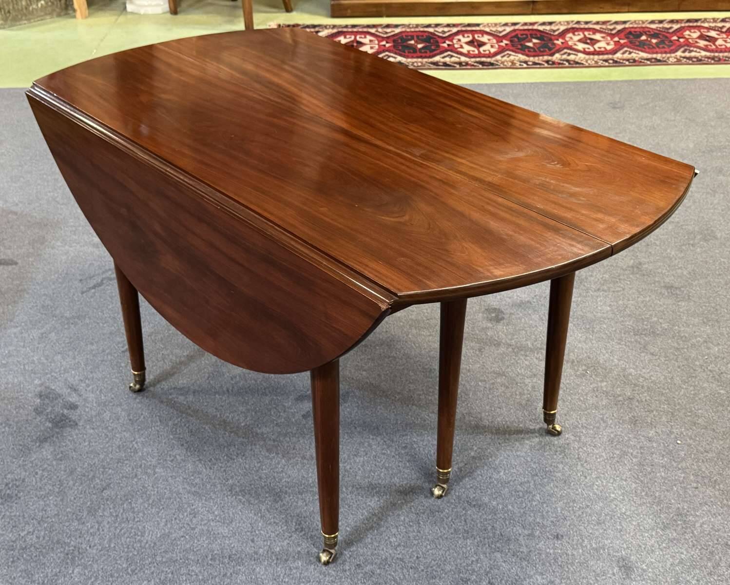 19th-century Louis XVI dining table in Cuban mahogany.