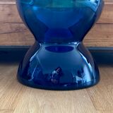 Vase diabolo en verre bleu XL Anne Nilsson pour Ikea