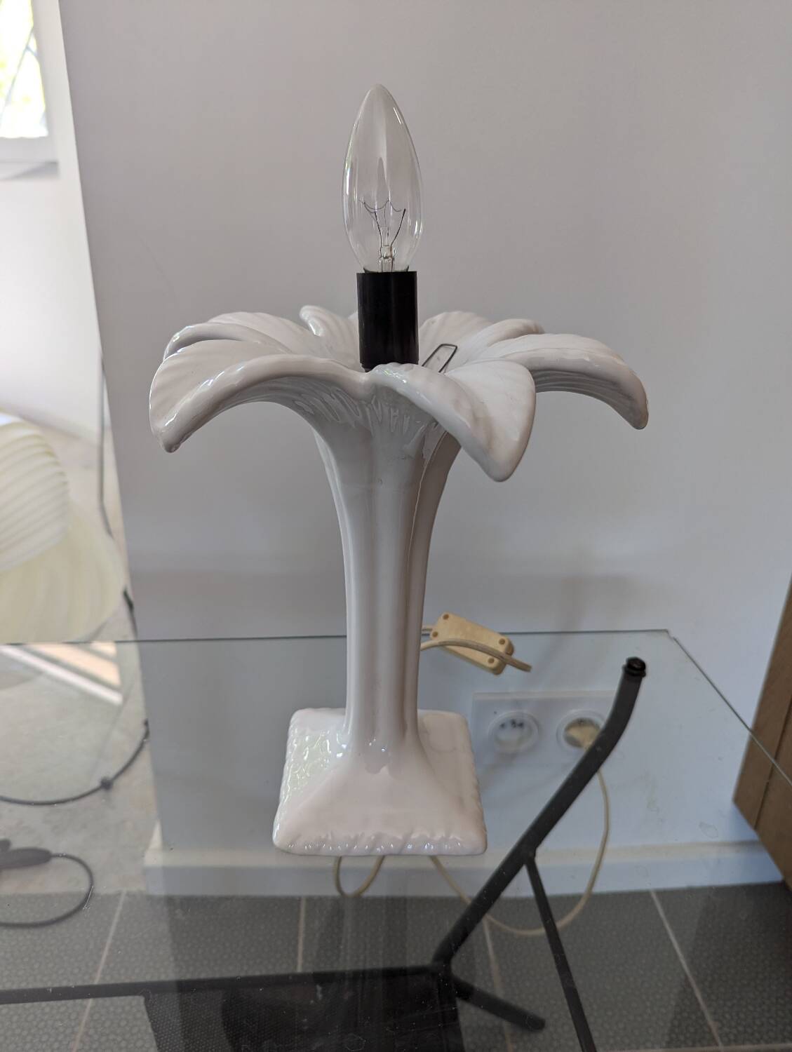 Vintage 80s white ceramic palm lamp