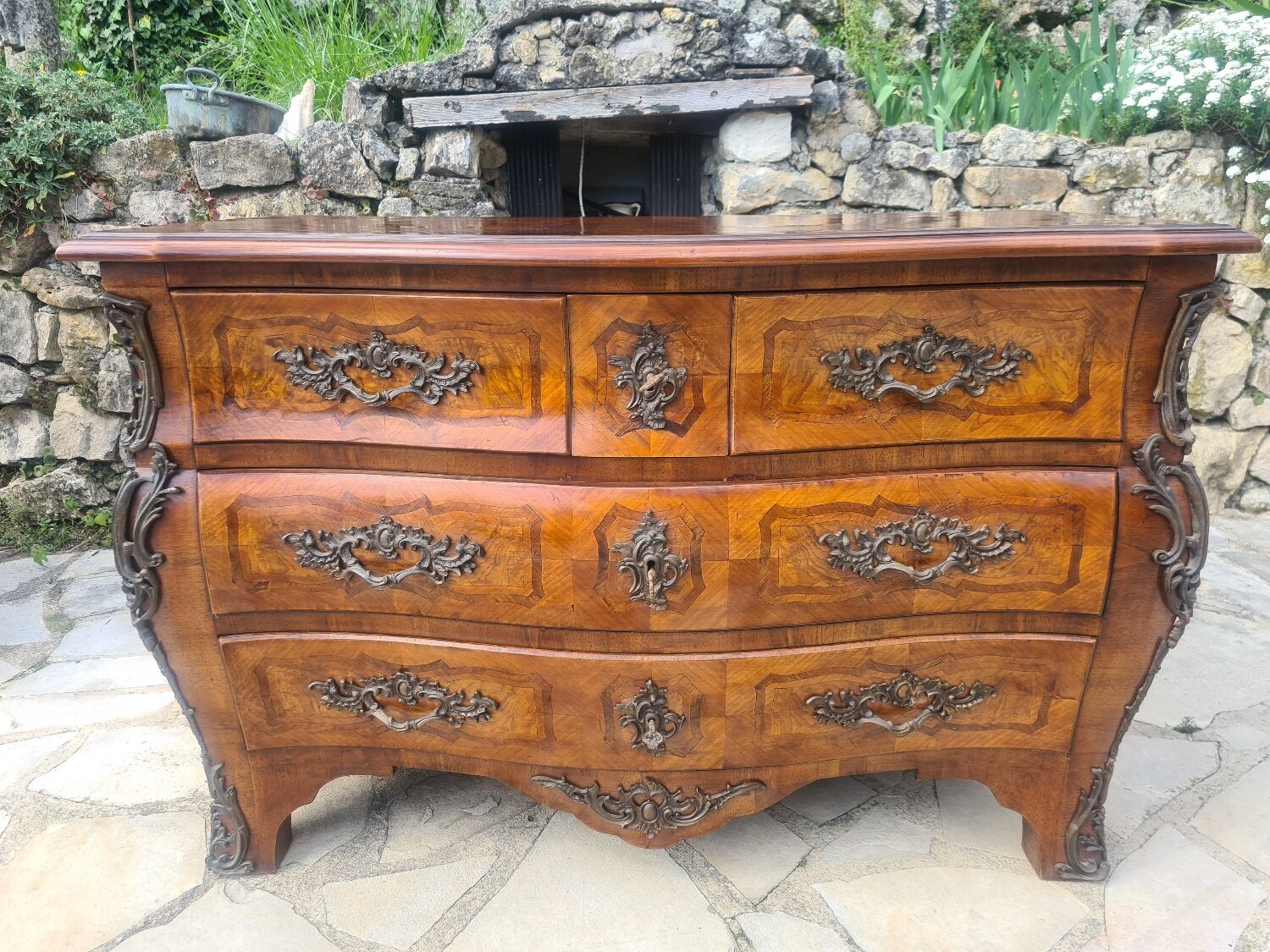 Marquetry tomb chest of drawers