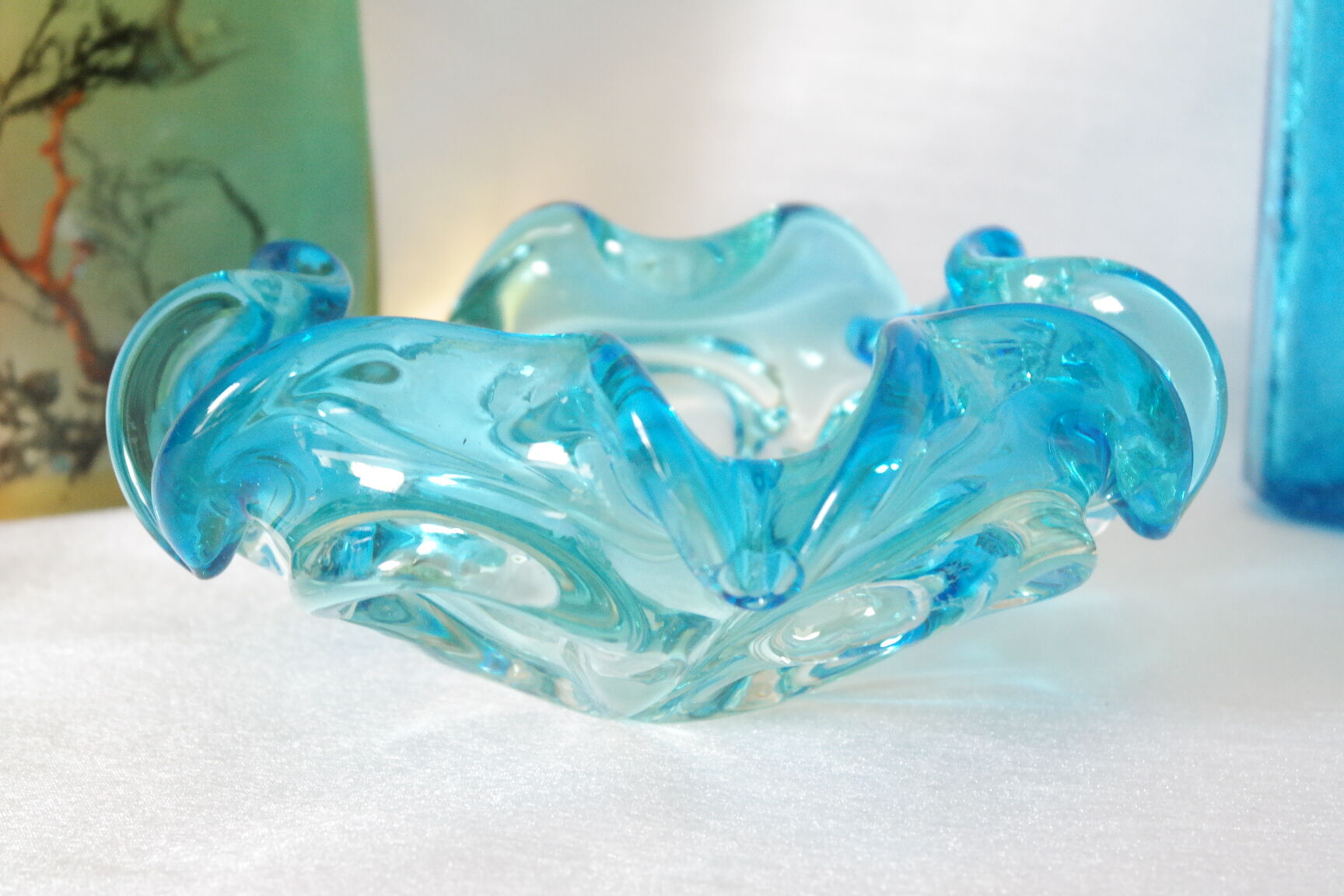 Empty pocket corolla in vintage azure blue Murano glass