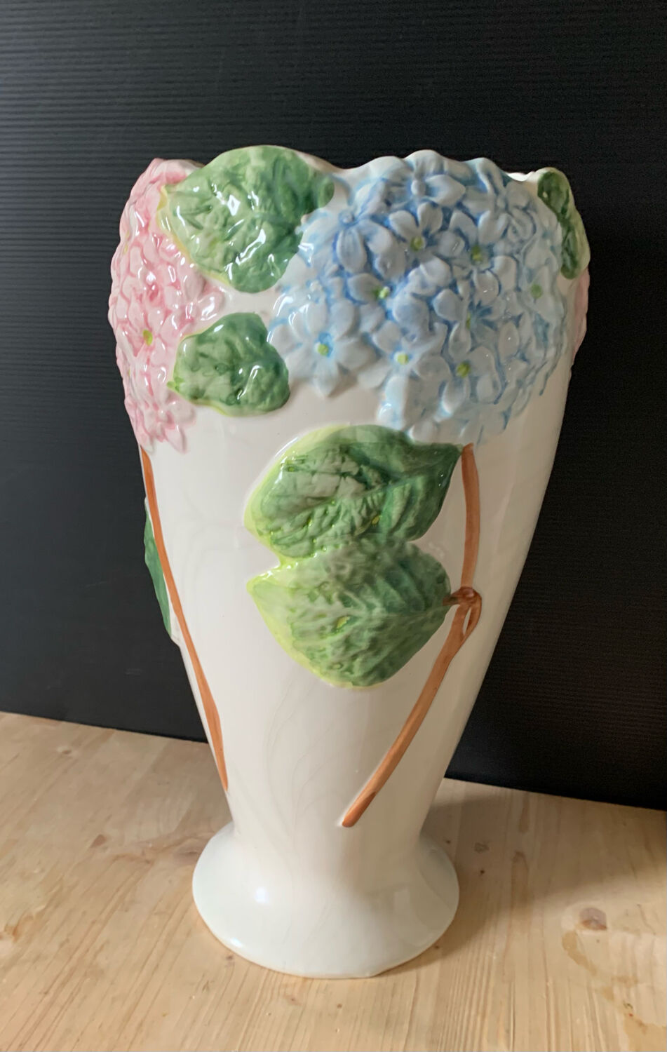 Ceramic vase slip flowers