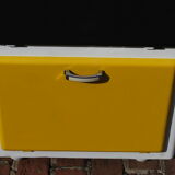 Renovated buffet in Mondrian colors