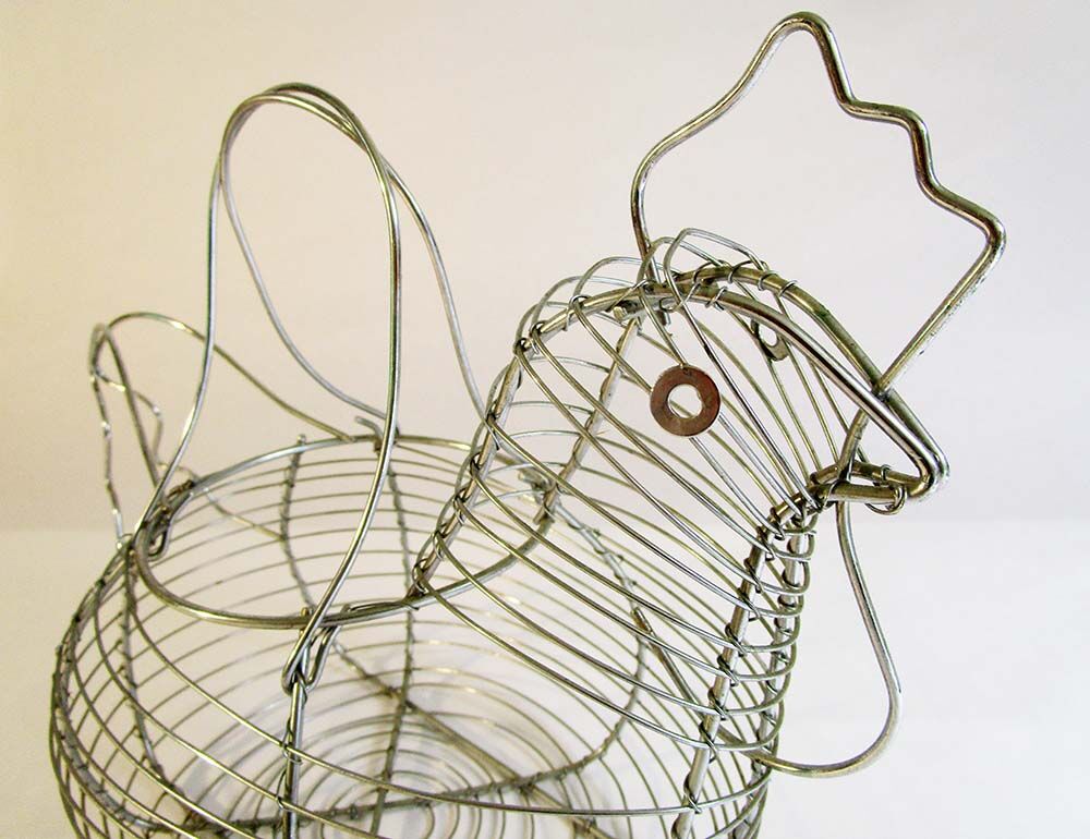 Egg basket made of chrome thread