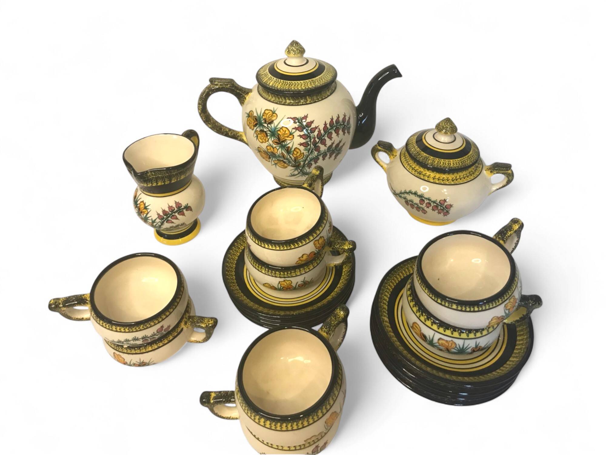 Henriot Quimper, glazed earthenware service, Genêt Bruyère model, 20th century