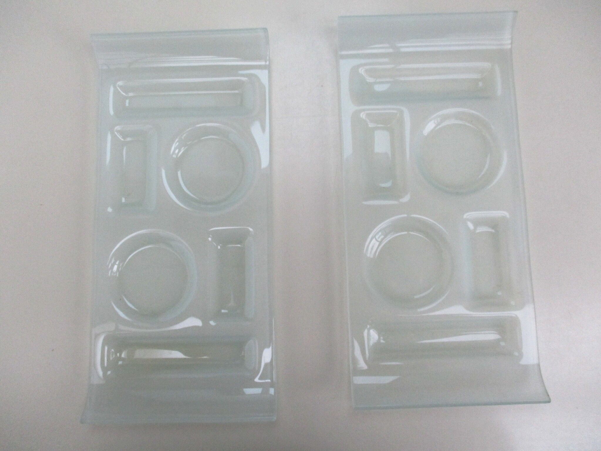 Glass presentation dishes