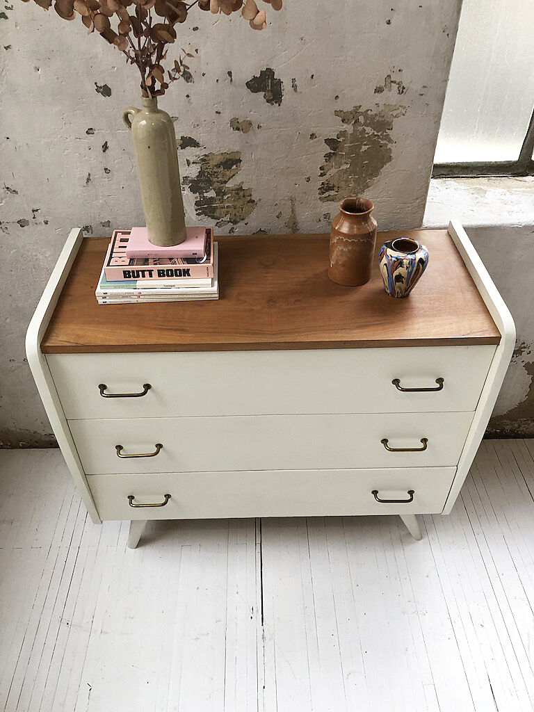 White vintage chest of drawers