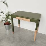 Bureau vert olive