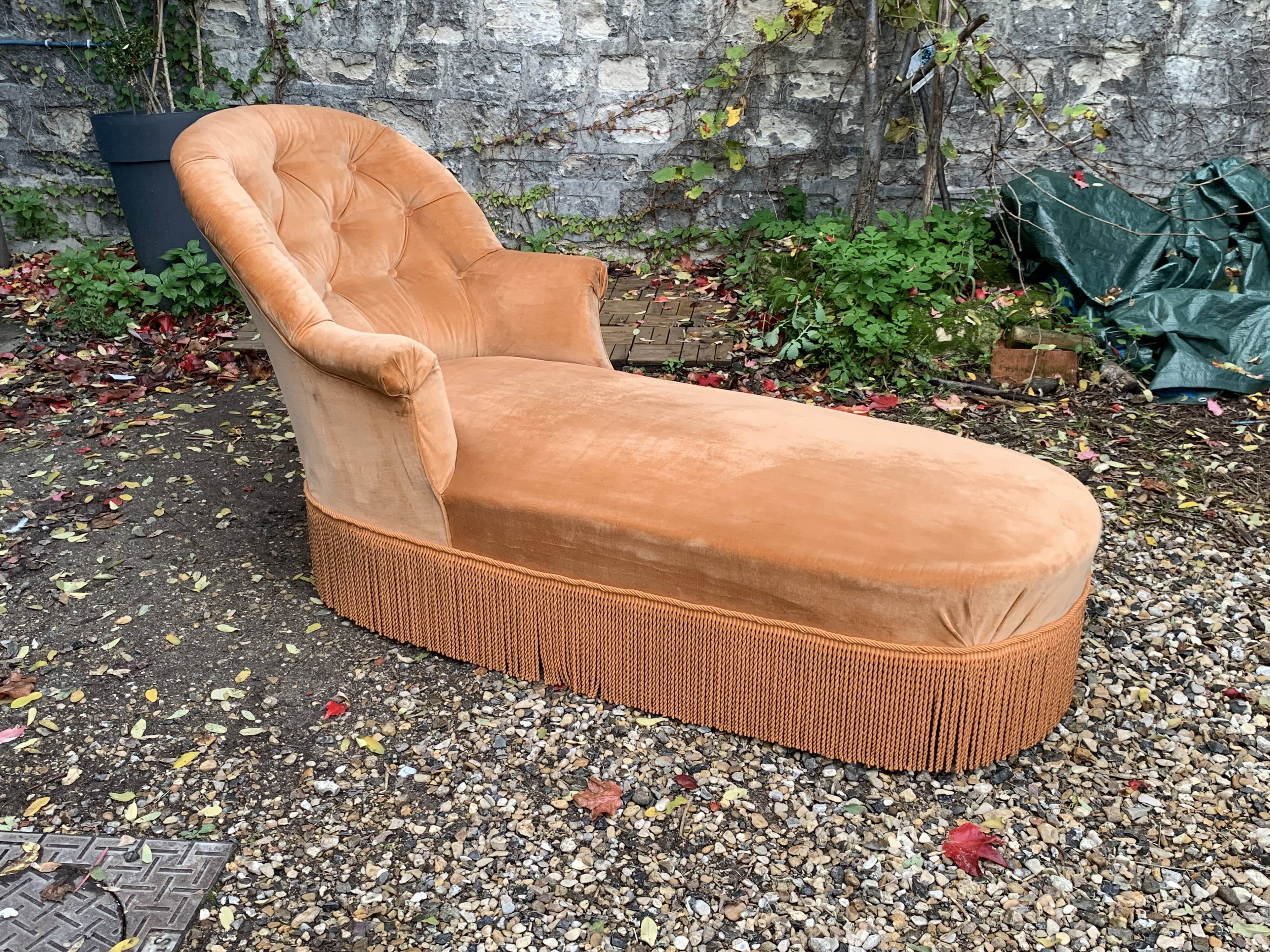 Napoleon III toad daybed in padded velvet 1950