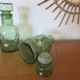 Paire de carafes et verre verts