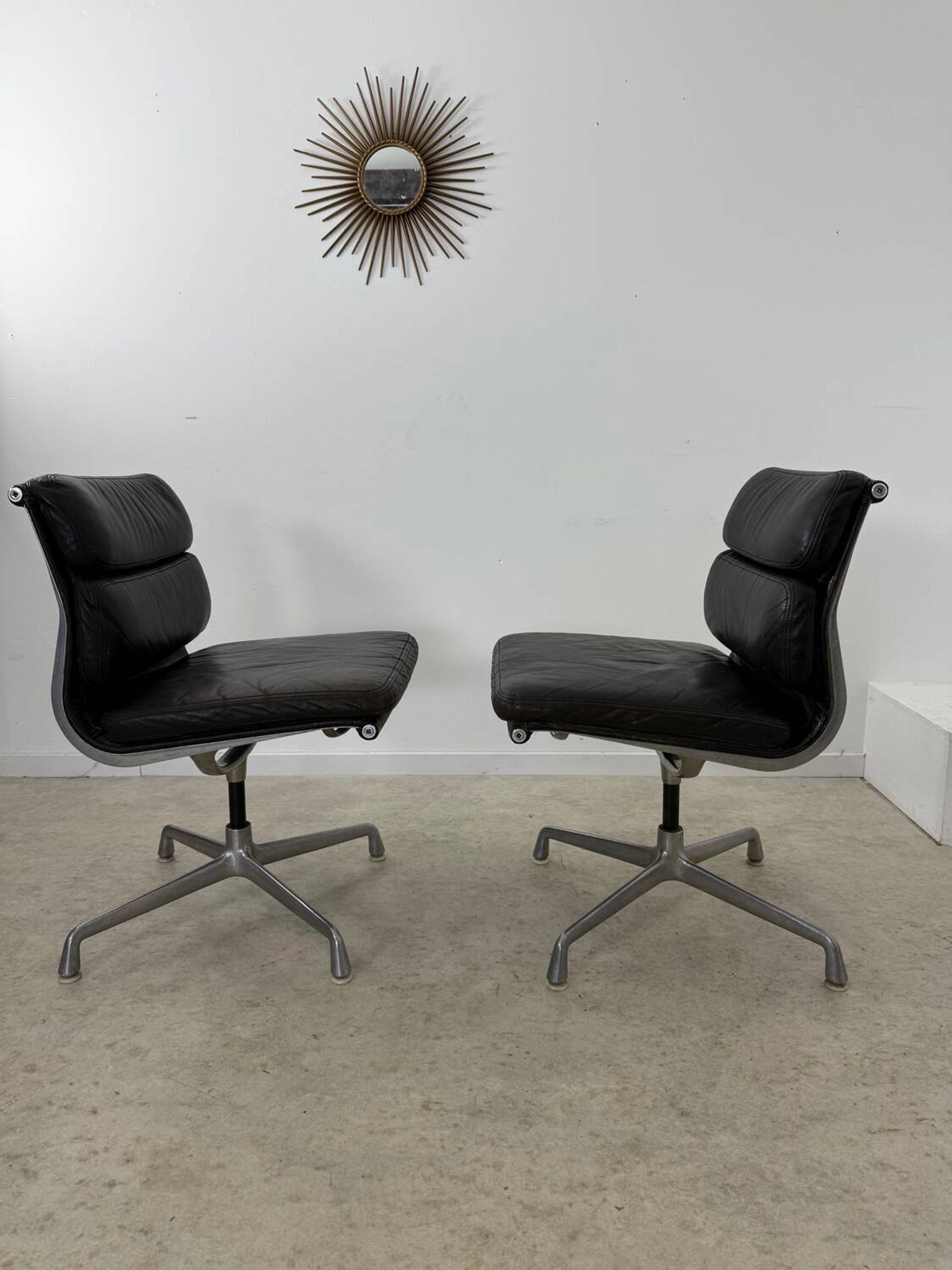 Lot of 2 leather soft pad armchairs chairs EA205 design Charles Eames Herman Miller edition vintage 60s