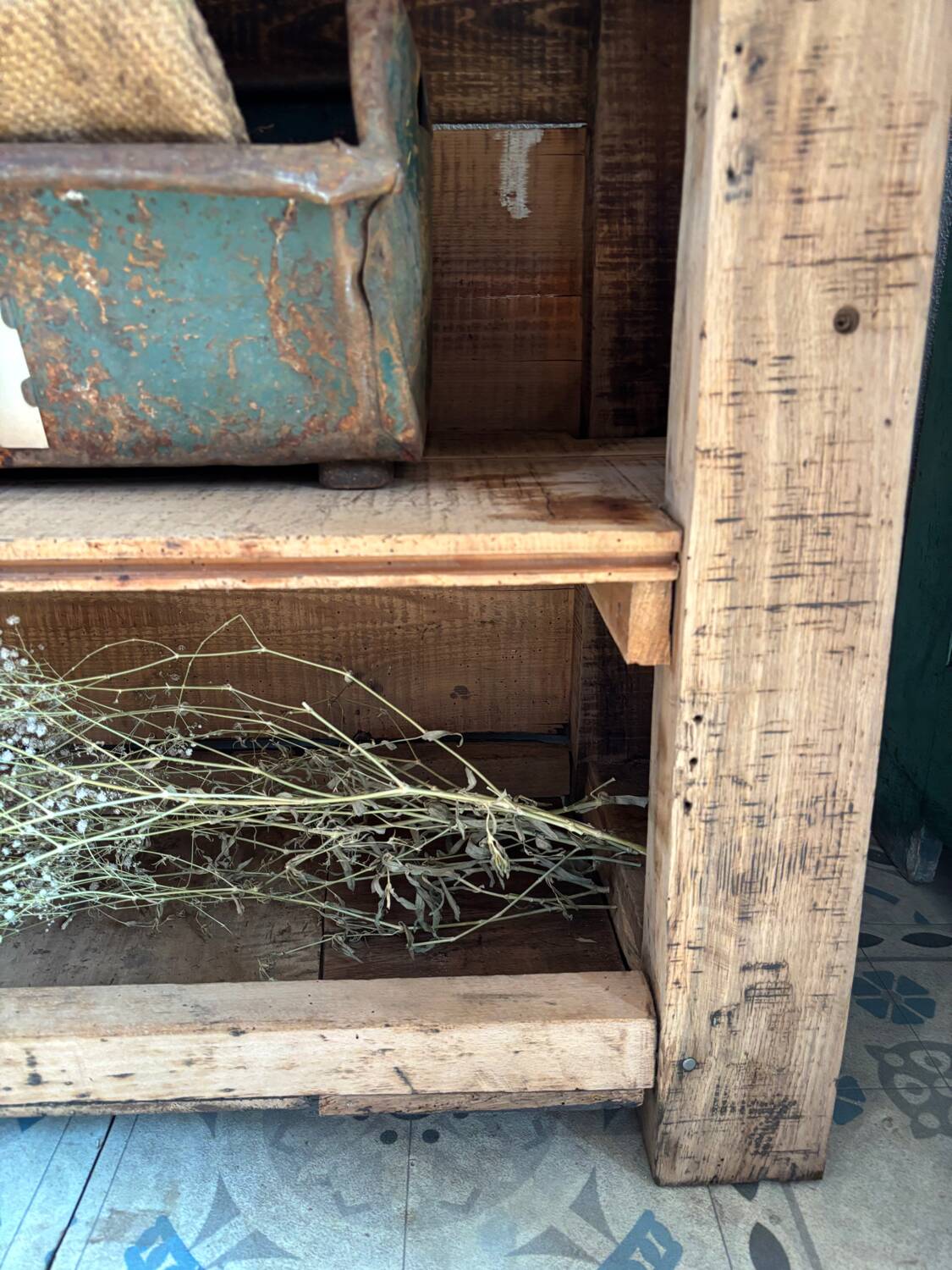 Carpenter's workbench