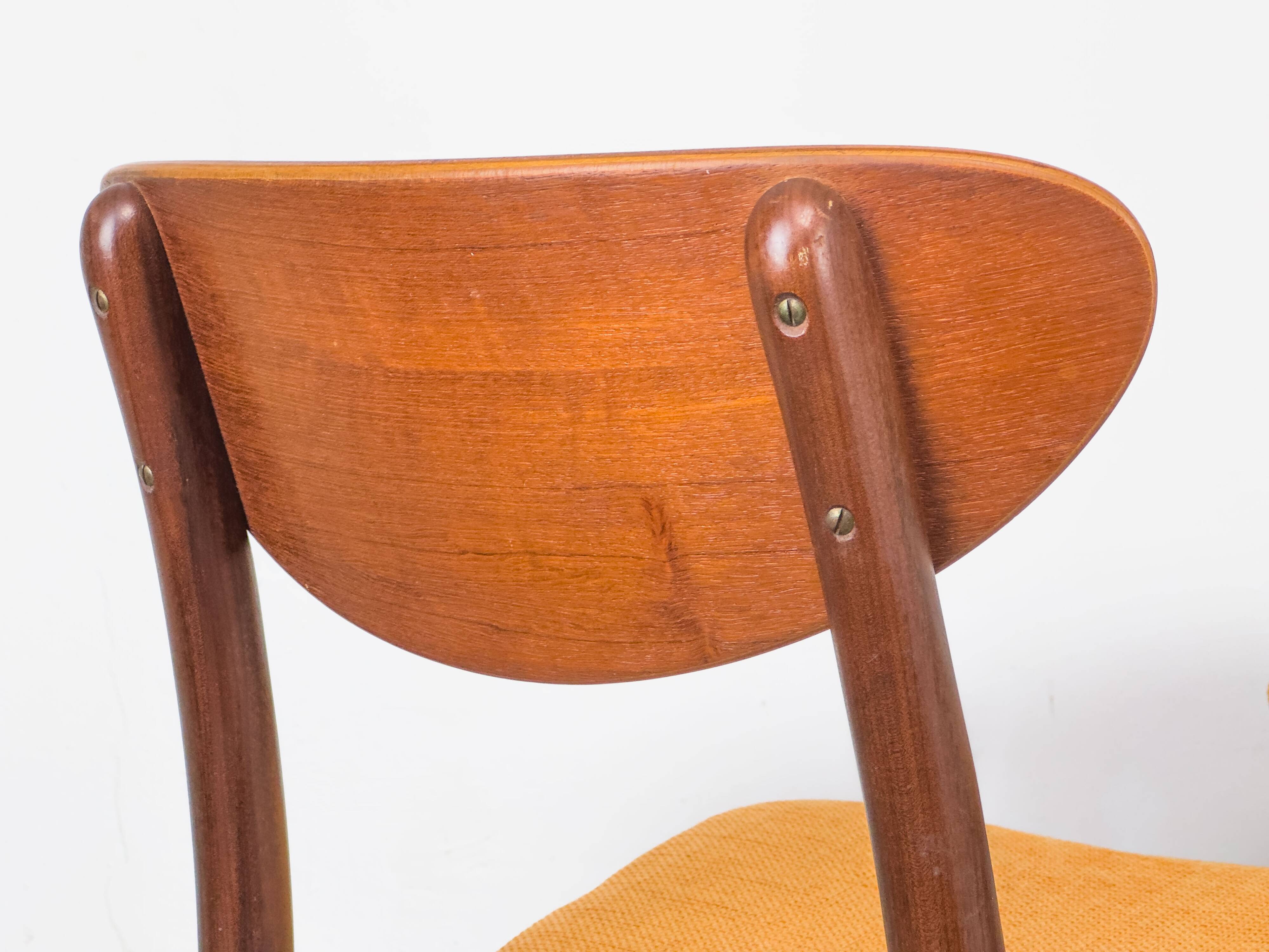 Lot de 4 chaises de salle à manger, années 1960