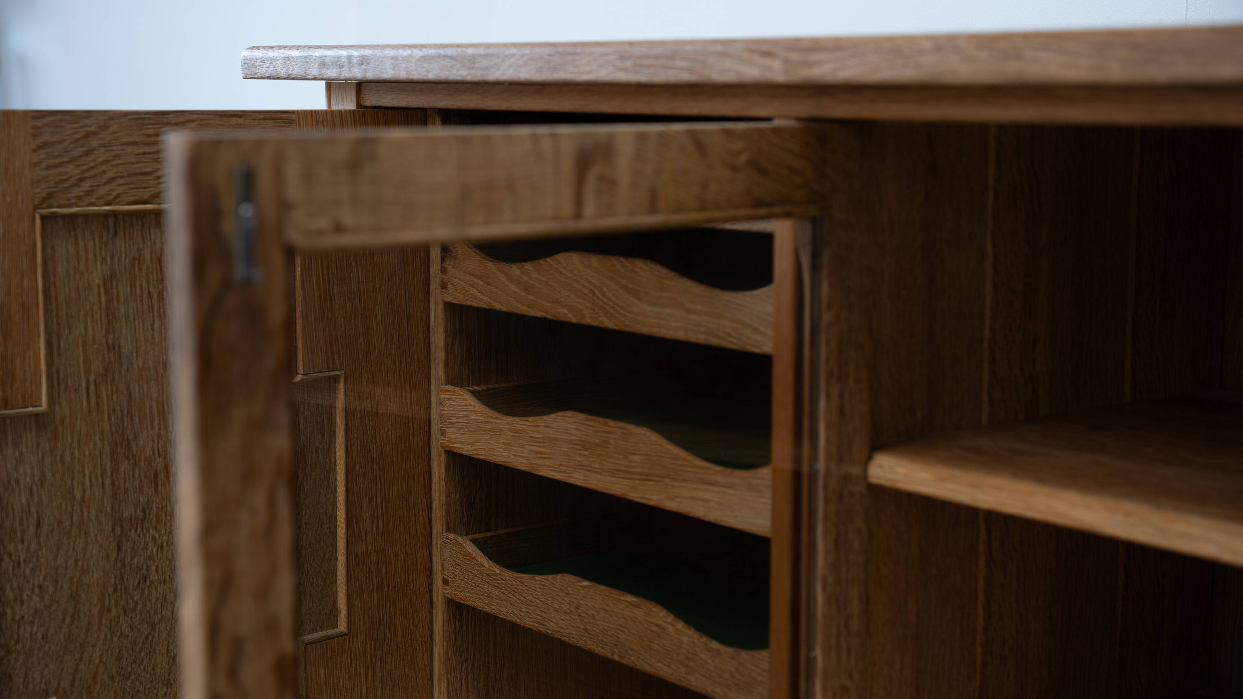 Buffet haut en chêne scandinave par Kjaernulf