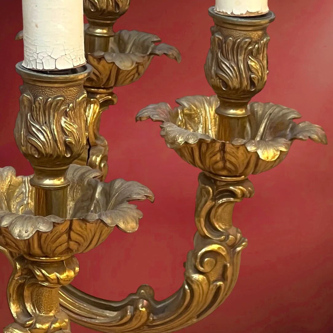 Lustre ancien en laiton doré massif style Louis XV rocaille à 8 feux – années 50 70