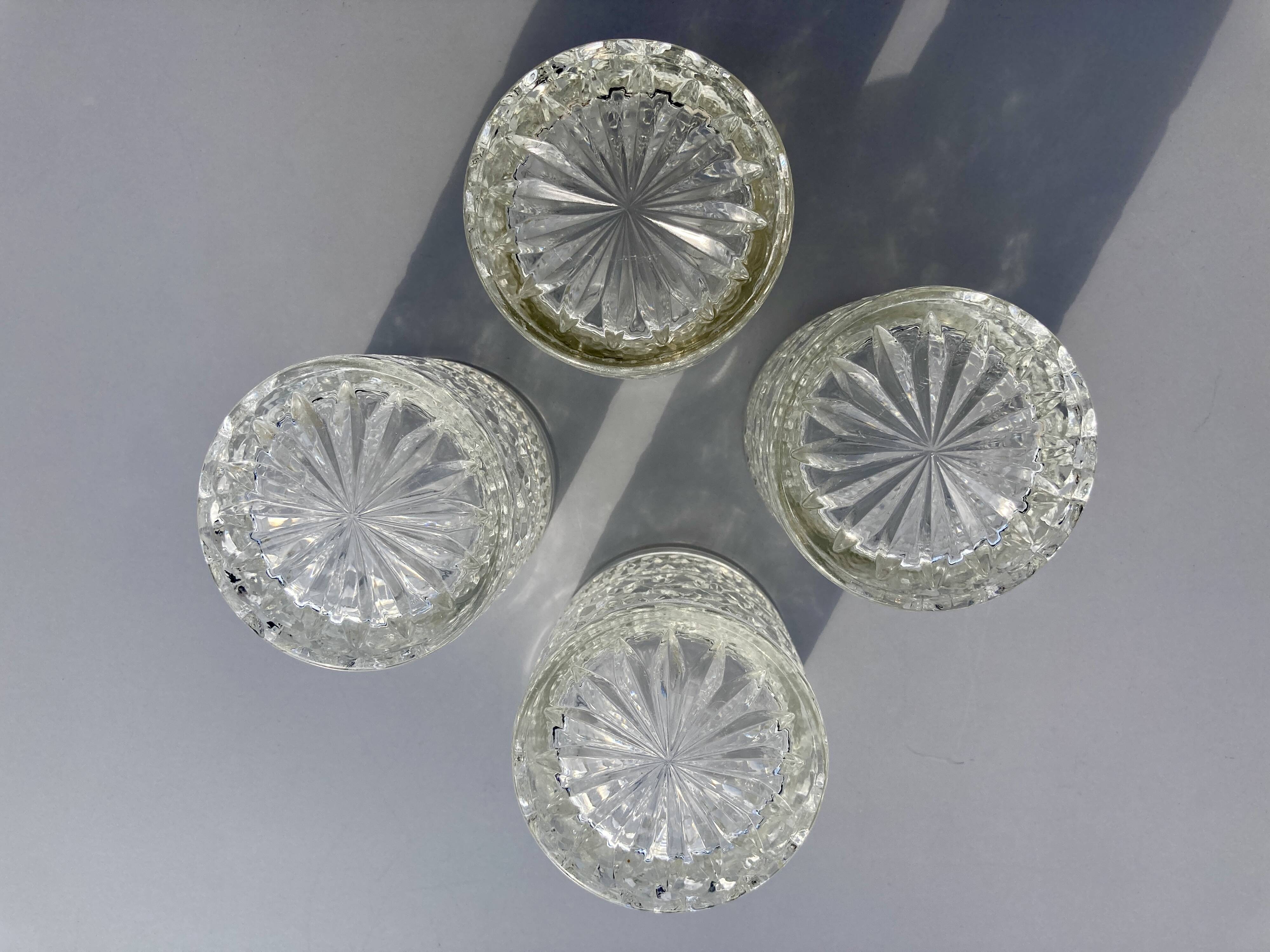 Set of 4 vintage glasses from the 60s-70s in moulded glass.