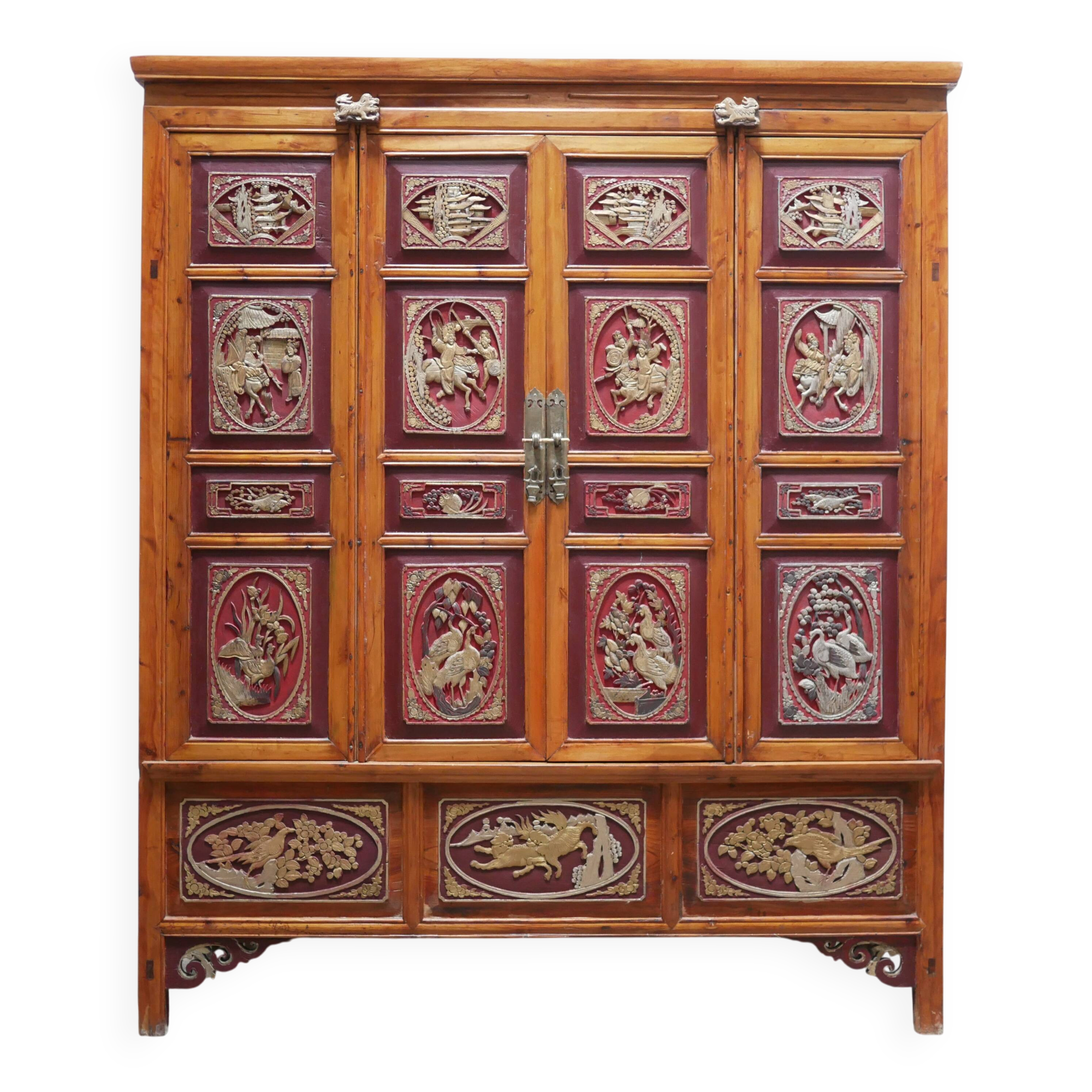 Armoire de mariage chinoise ancienne en orme sculpté et laqué – École de Ni