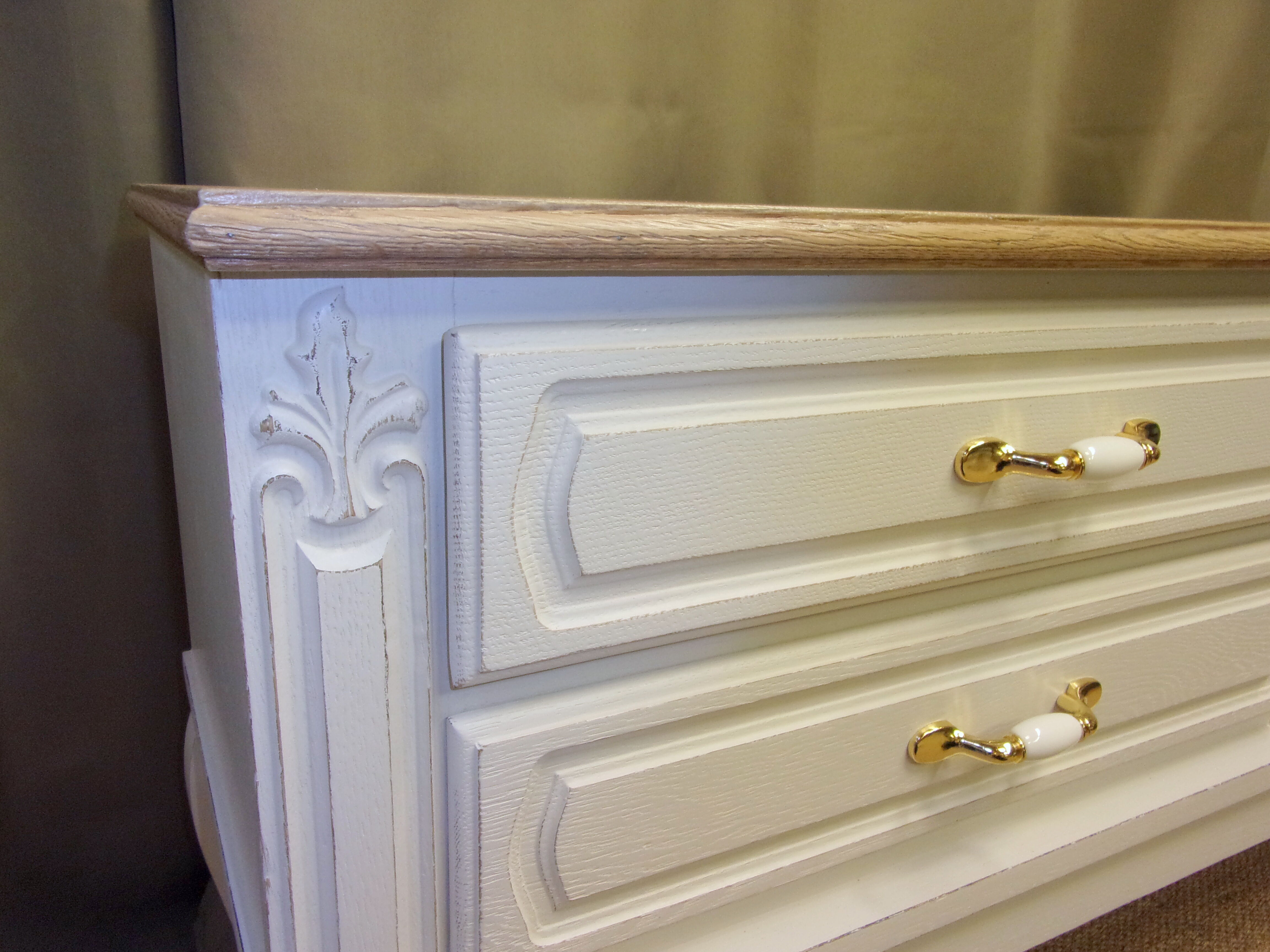 Commode basse meuble TV rangements relooké gris claire et bois naturel