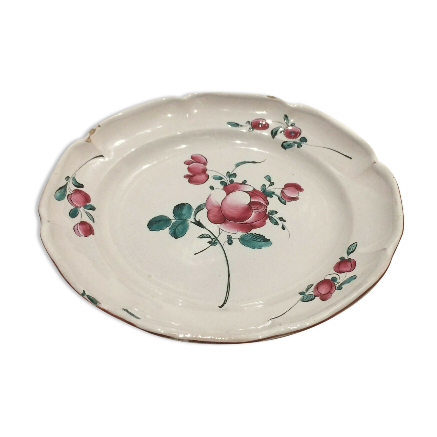 Eastern earthenware plate decorated bouquet of flowers
