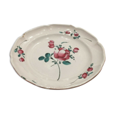 Assiette en faïence de l'est décor bouquet de fleurs