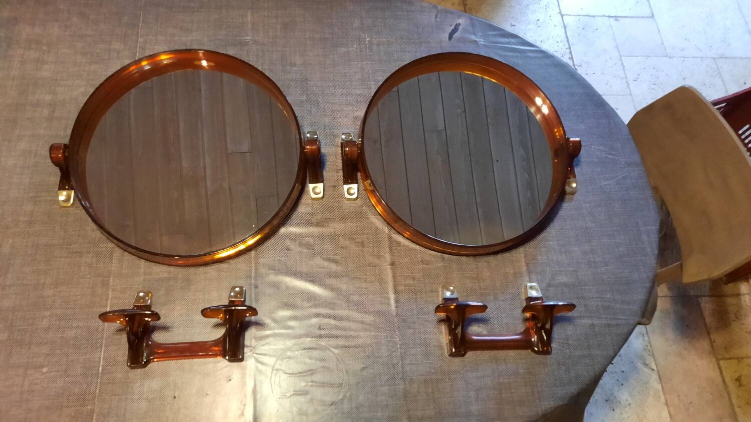 Ensemble 2 miroirs et 2 porte manteau année 70
