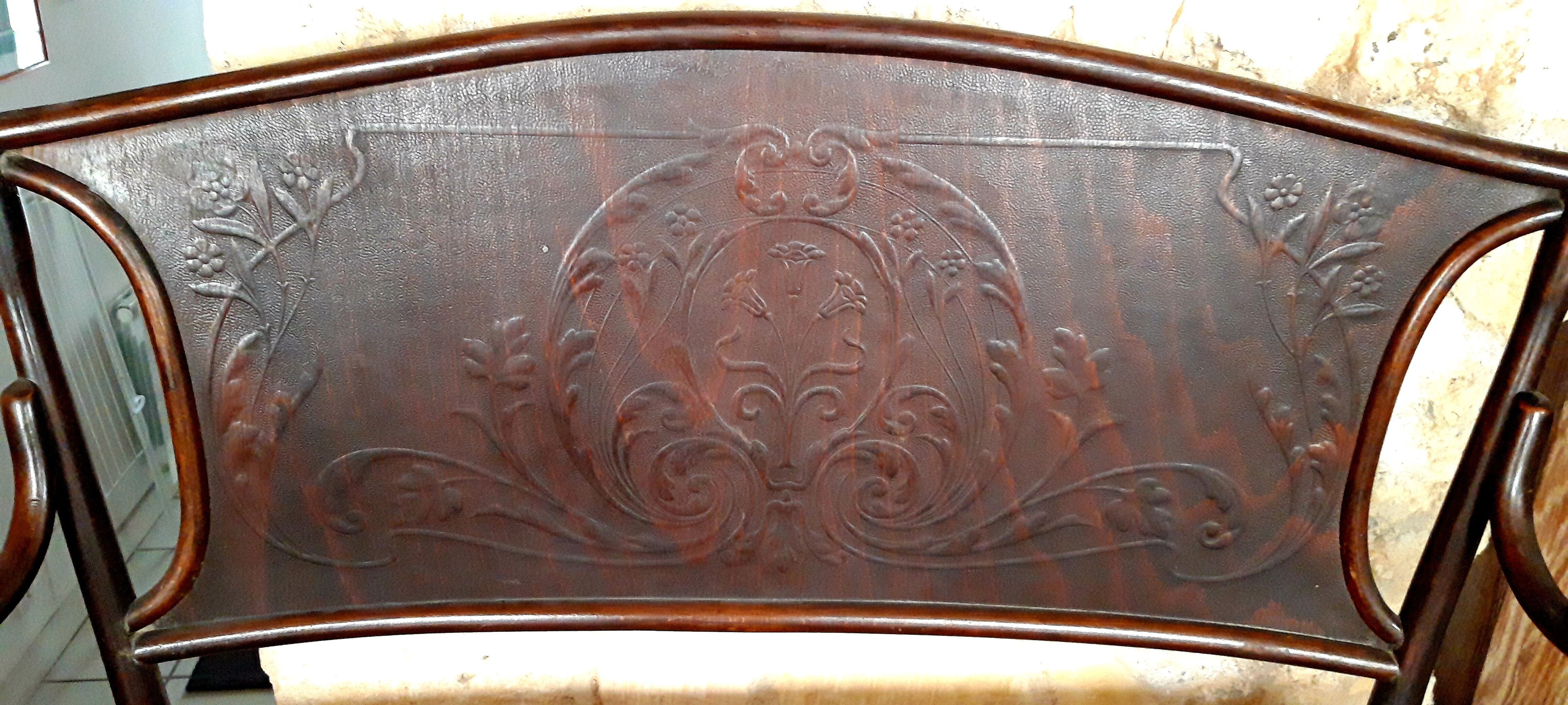 Fischel bench with pressed wood decoration