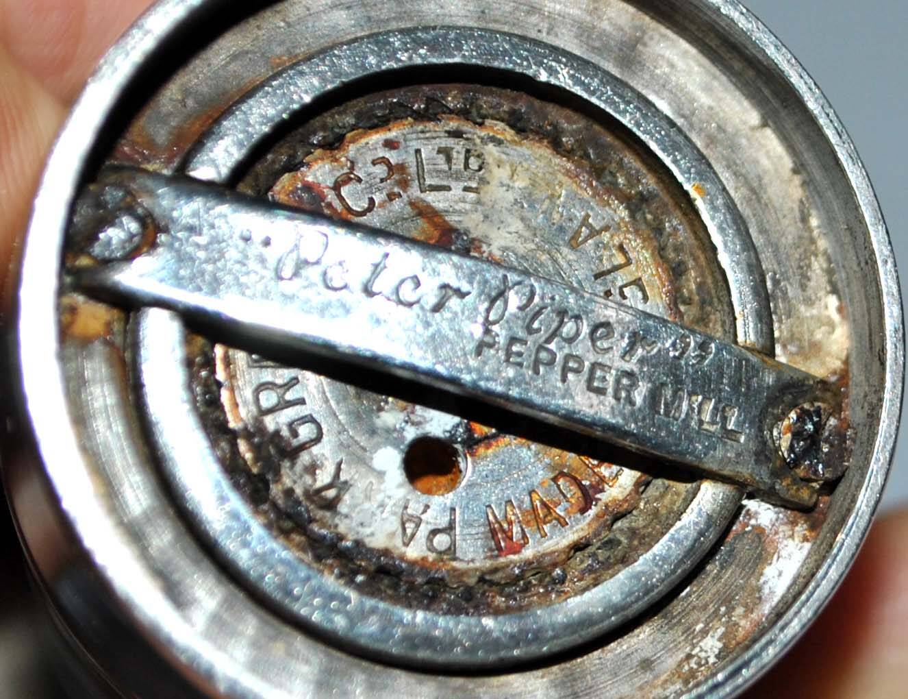 Peter piper vintage english pepper mill in silver metal park green pepper mill