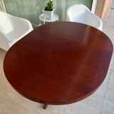 Baumann extendable round table