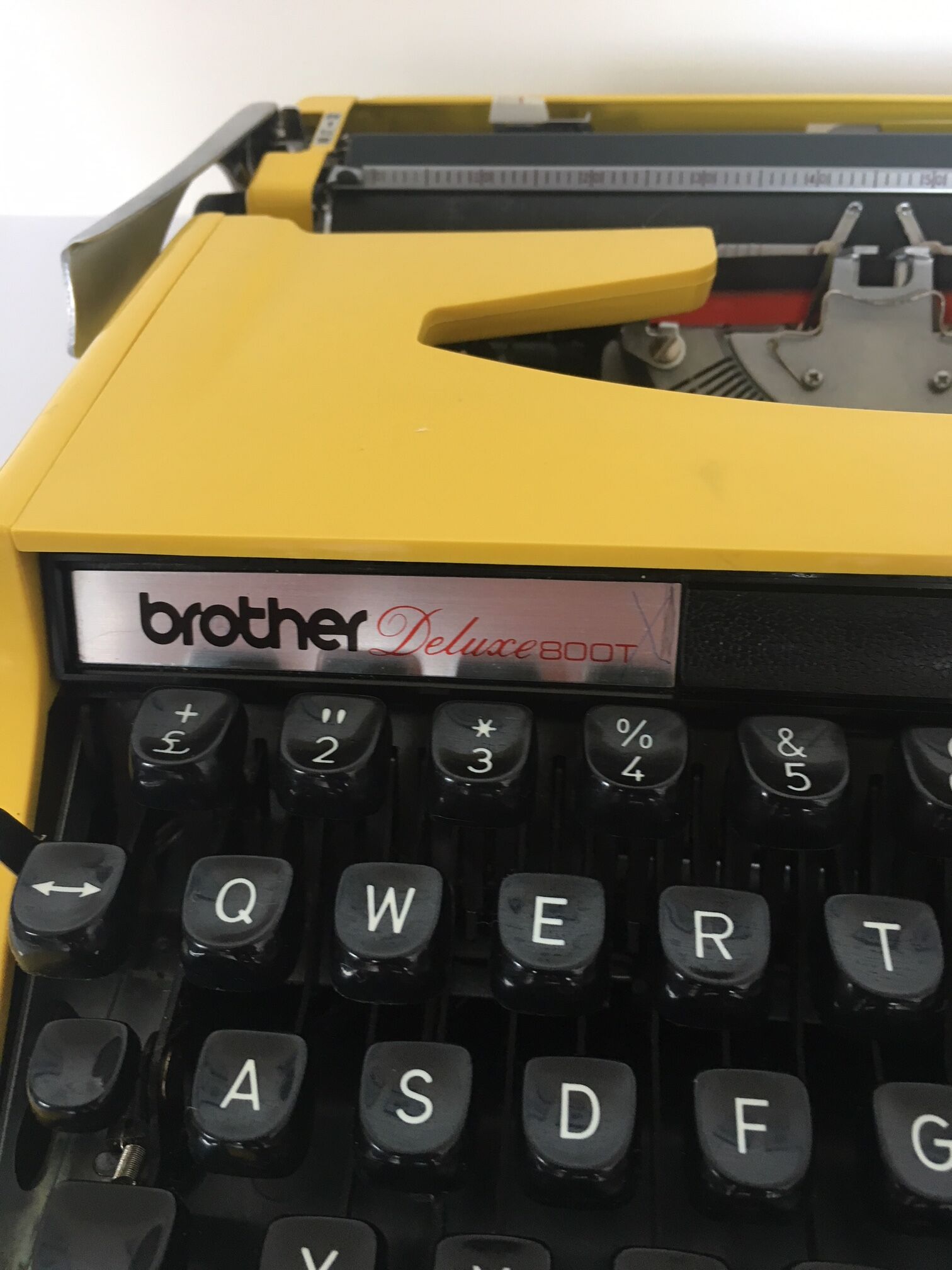 Brother deluxe 800 typewriter yellow