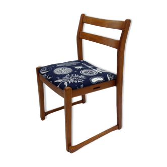 Chaise en teck avec tapisserie motif herbes