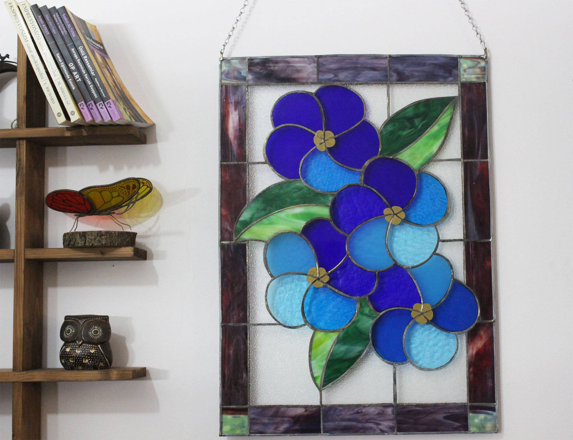 Panneau Vitrail Artisanal à Motif Floral – Verre Coloré, Technique Tiffany