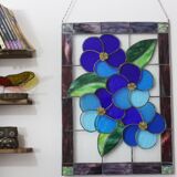 Panneau Vitrail Artisanal à Motif Floral – Verre Coloré, Technique Tiffany