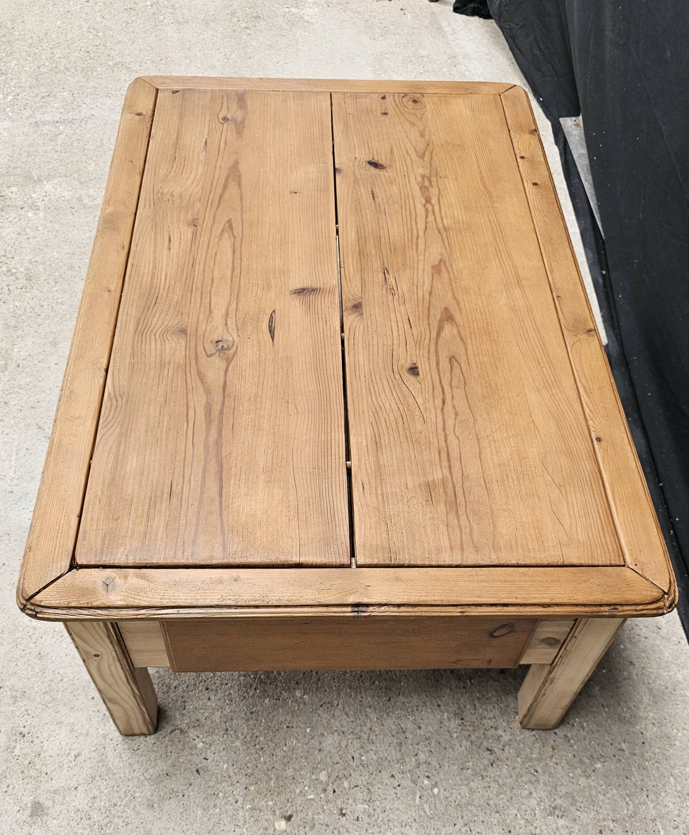 Scandinavian pine 4-drawer coffee table