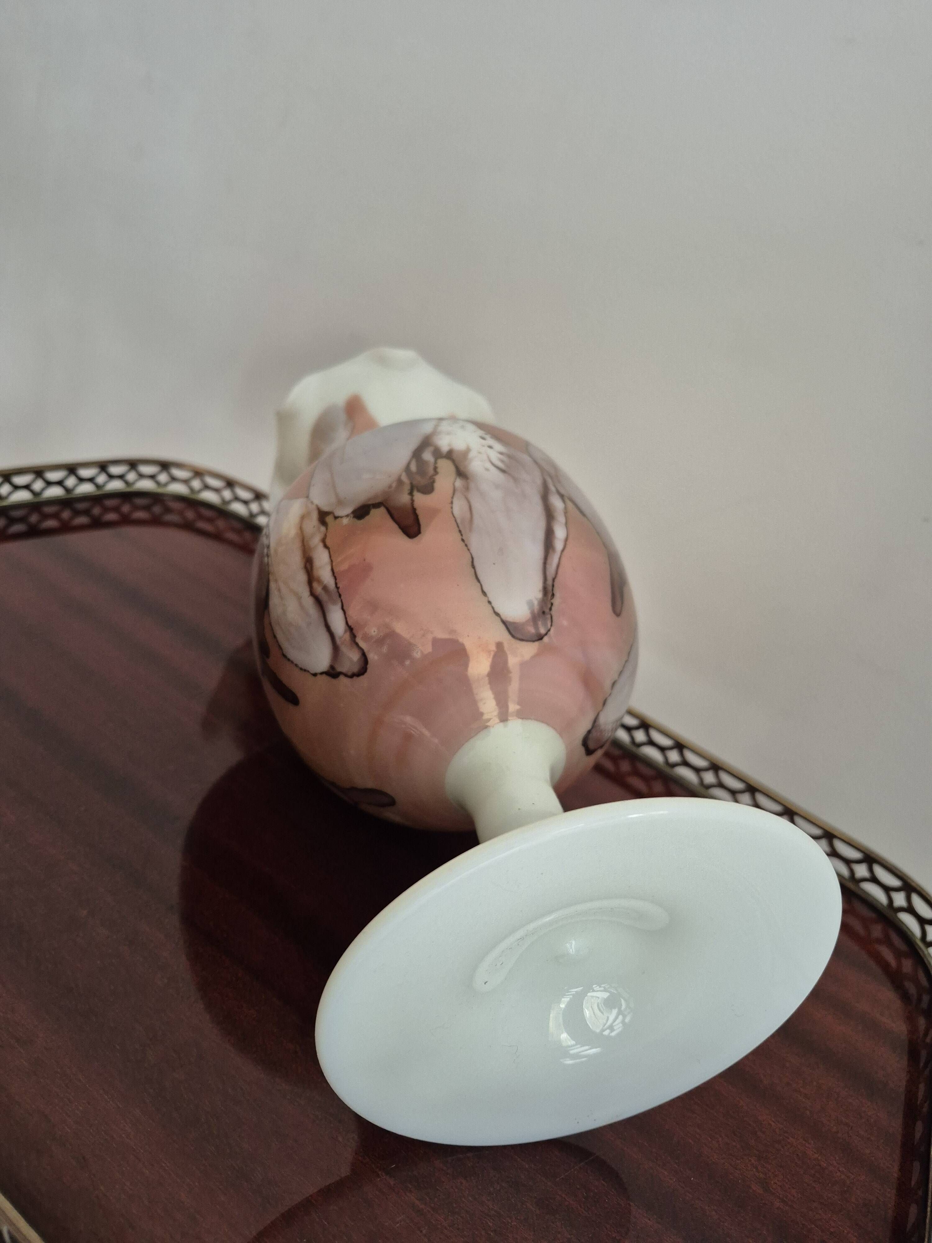 Vintage footed vase in white opaline, marbled/marble effect decoration from the 60s.