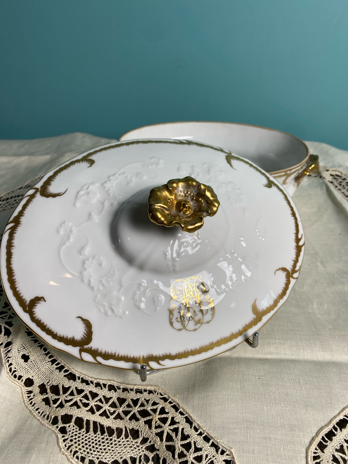 Soup tureen, vegetable dish in fine Limoges porcelain Monograms PJC gold
