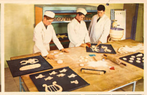 Affiche "Boulangerie" publiée par Harrasser und Überla Bayreuth Wandtafelserie « Notre artisan » 1963