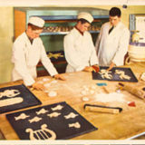 Affiche "Boulangerie" publiée par Harrasser und Überla Bayreuth Wandtafelserie « Notre artisan » 1963